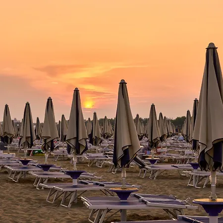 Lovely Beachside Flat With A Luminous Terrace Apartmán Bibione