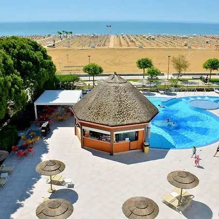 Lovely Beachside Flat With A Luminous Terrace Apartamento Bibione