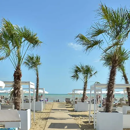 Lovely Beachside Flat With A Luminous Terrace Apartamento Bibione