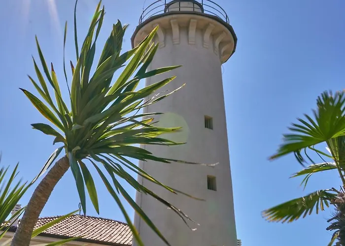 Lovely Beachside Flat With A Luminous Terrace